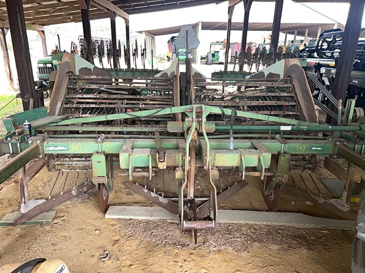 kmc-4-row-peanut-digger-image-4