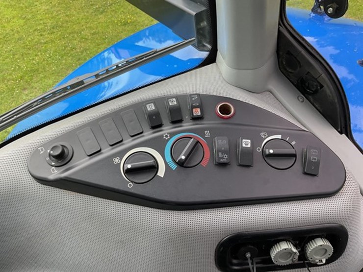 2019-new-holland-t8.410-image-17