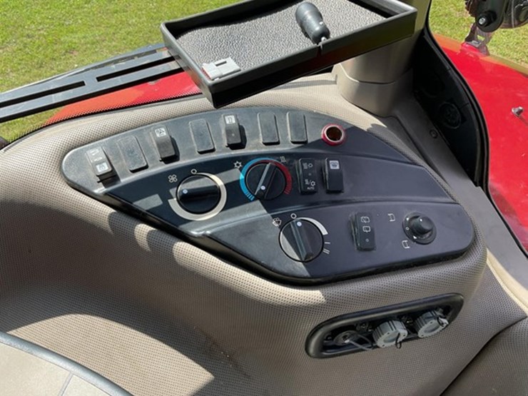 2020-case-ih-magnum-180-image-23