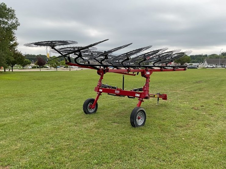 #26-•-2023-h-&-s-ar3212-hay-rake-image-5