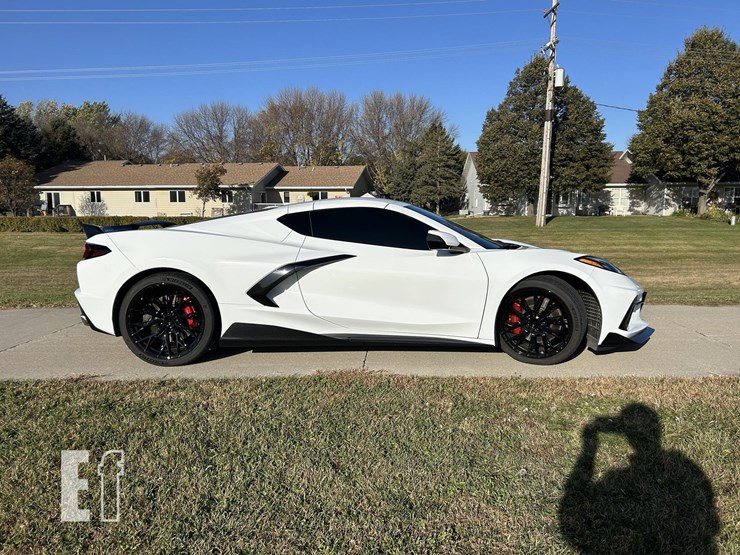 2021-chevrolet-corvette-image-4