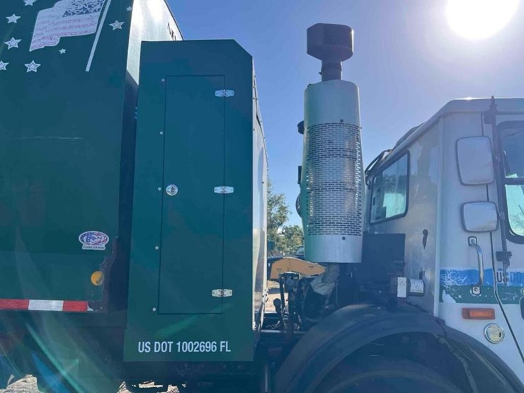 2013-mack-leu633-image-25