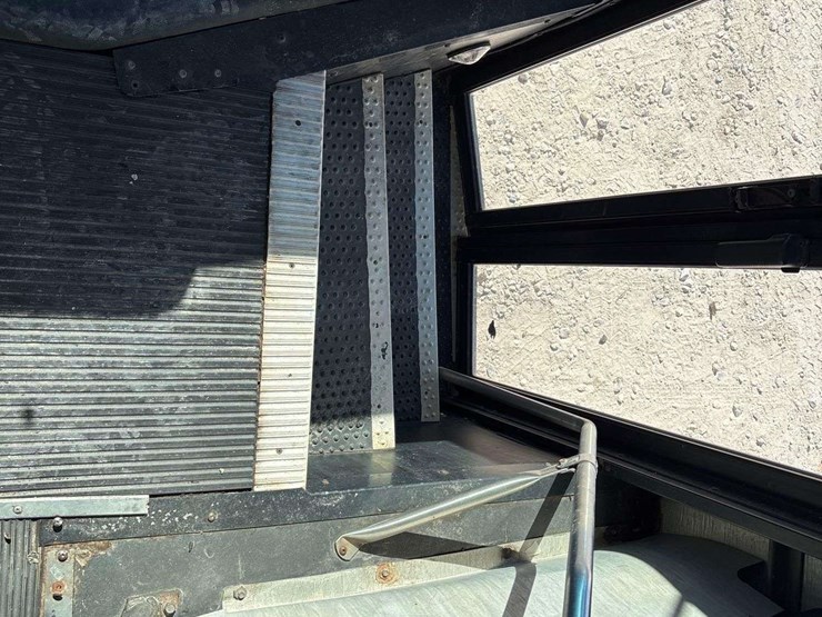 2008-freightliner-b2-image-14