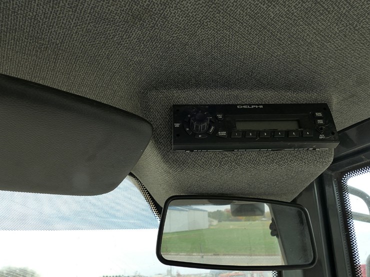 2012-deere-324j-image-29