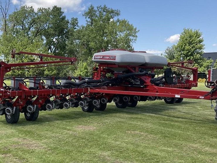 2011-case-ih-1250-image-1