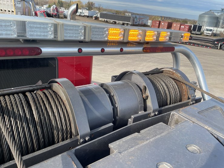 #3822-•-2019-peterbilt-heavy-rotator-truck-(has-mn-title-in-delay,-may-take-6-8-weeks)-image-19