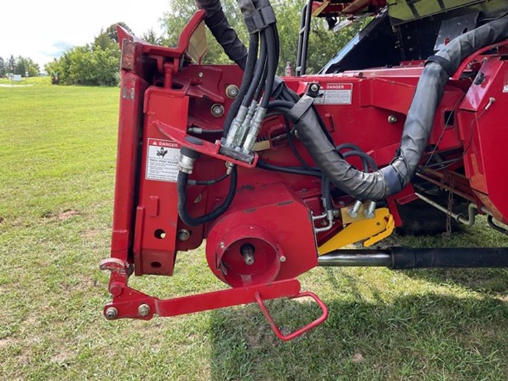 2011-case-ih-6088-image-10
