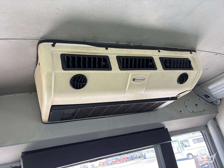 2008-freightliner-b2-image-9