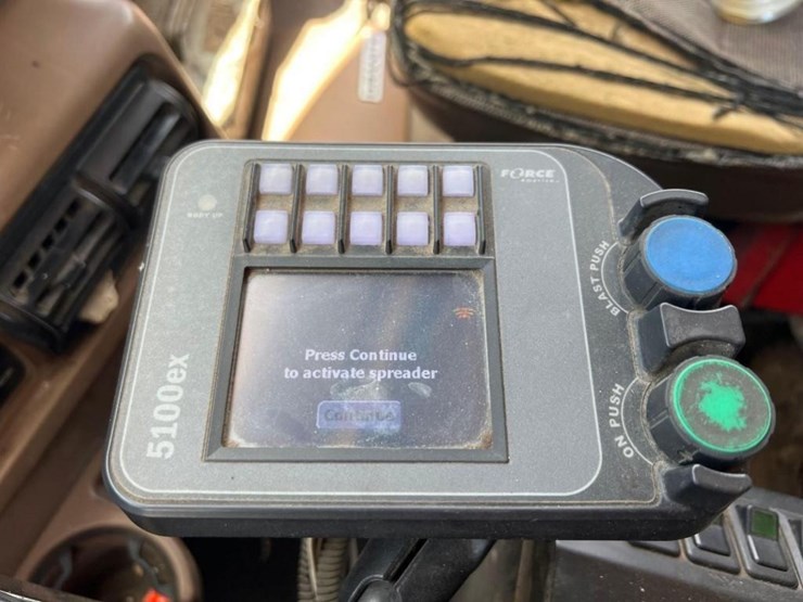 mack-granite-cv713-image-27