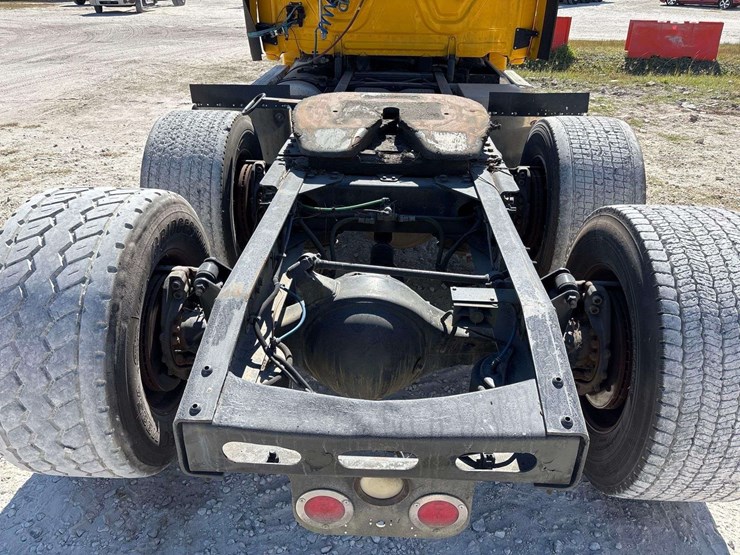 2017-freightliner-cascadia-125-image-11