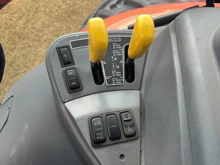 kubota-m7-172-premium-image-89