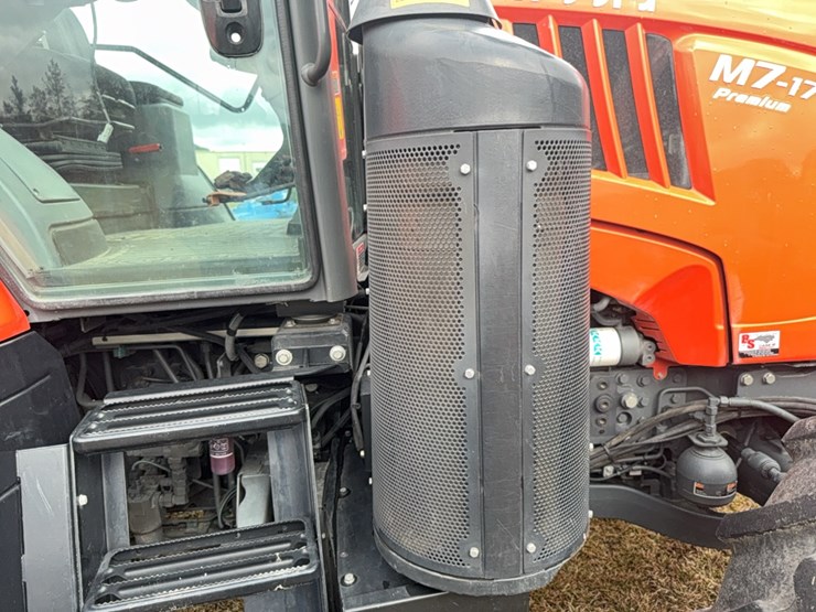 kubota-m7-172-premium-image-35