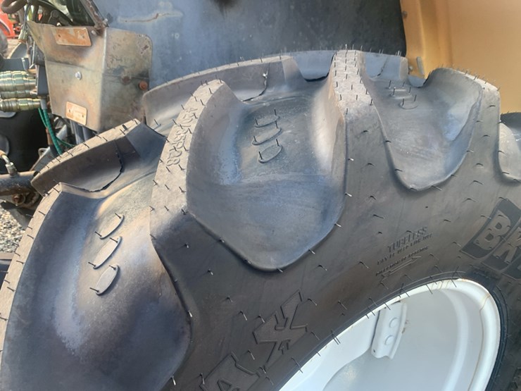 new-holland-tv140-image-14