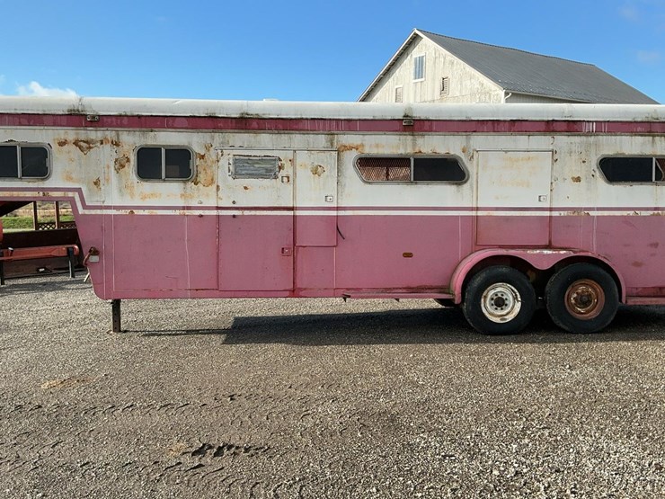#2150-•-turnbow-gooseneck-4-horse-trailer-image-2
