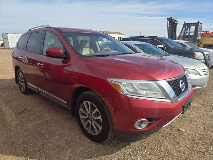 2014-nissan-pathfinder-sl-image-2