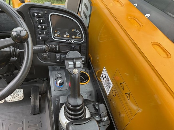 2022-jcb-525-60-image-14