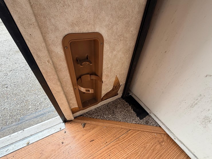 #2250-•-2005-nu-wa-hitchhiker-ii-ls-fifth-wheel-travel-trailer-image-38