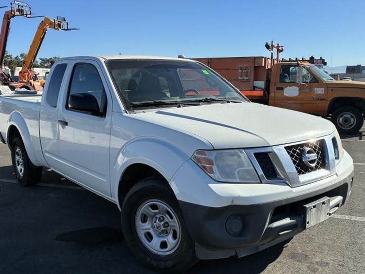2016-nissan-frontier-image-2