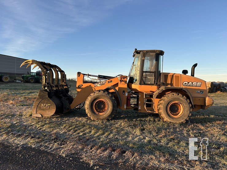 2014-case-721f-xr-image-10