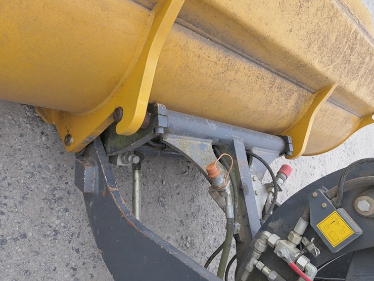 2012-deere-324j-image-8