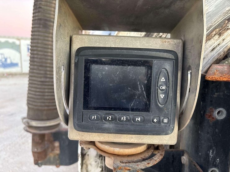 2017-freightliner-114sd-image-22