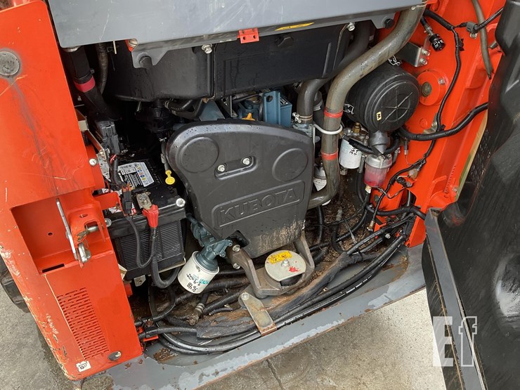 2017-kubota-ssv65-image-11