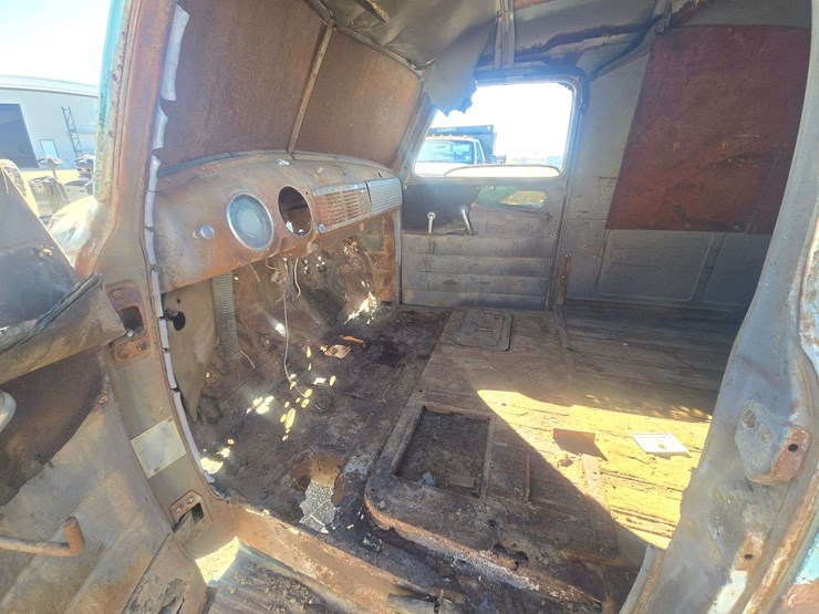 1949-chevrolet-suburban-image-10