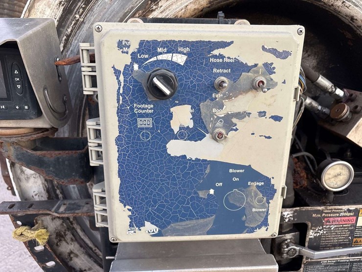 2017-freightliner-114sd-image-23