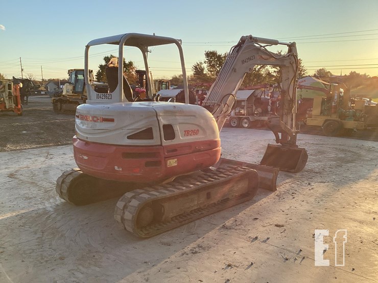 2015-takeuchi-tb260-image-4