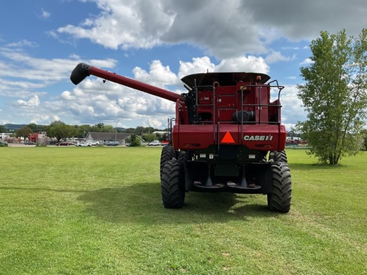 2011-case-ih-6088-image-38