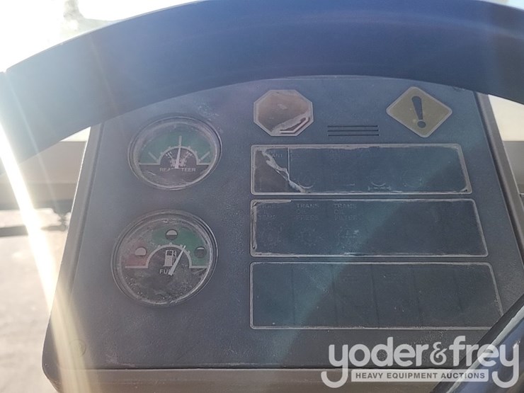 1995-deere-670b-image-32