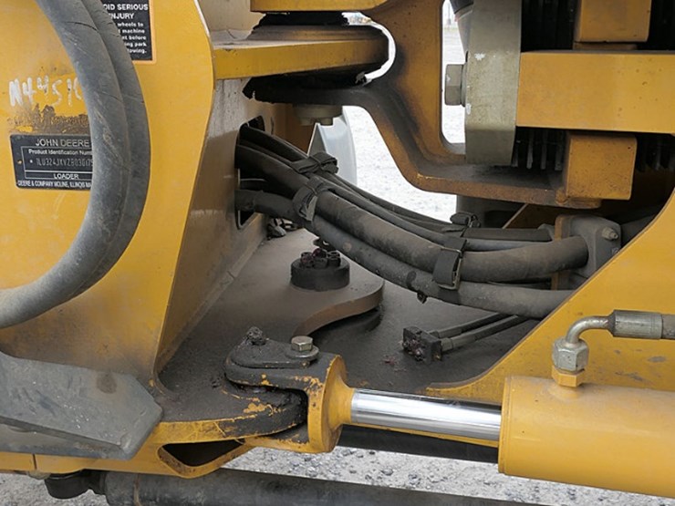 2012-deere-324j-image-11