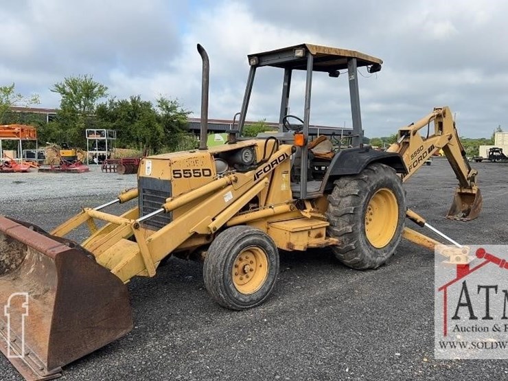 1996-ford-555d-image-1