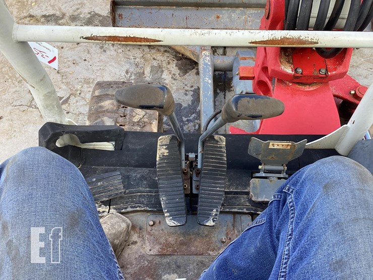 2018-takeuchi-tb240-image-18