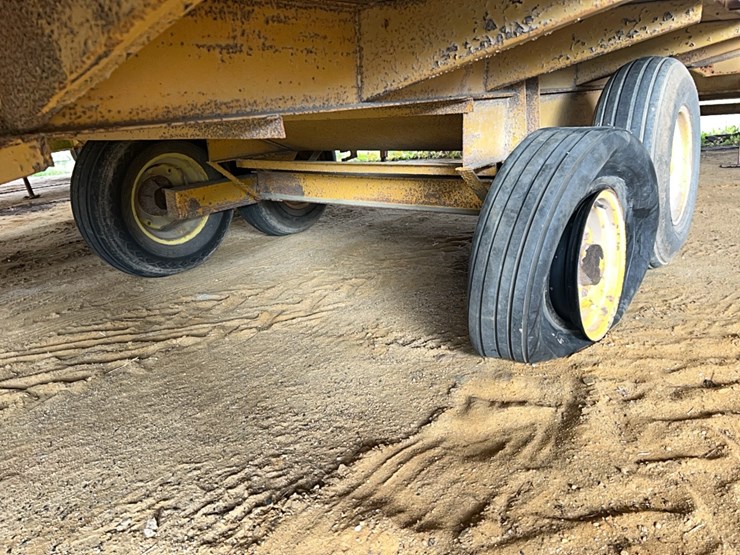 peanut-trailer,-tandem-axle-image-2