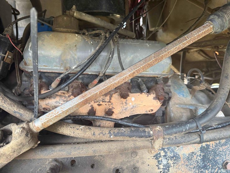 1973-ford-800-image-13