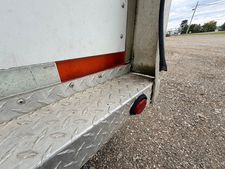 #2153-•-s&s-gooseneck-horse-trailer-image-31