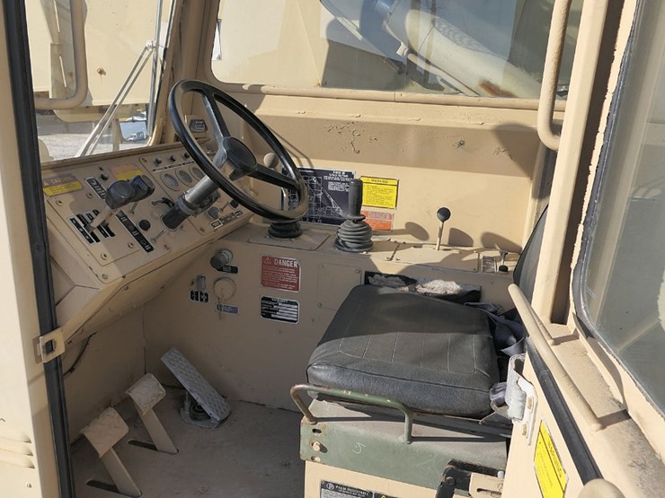 1990-sky-trak-6000m-image-25