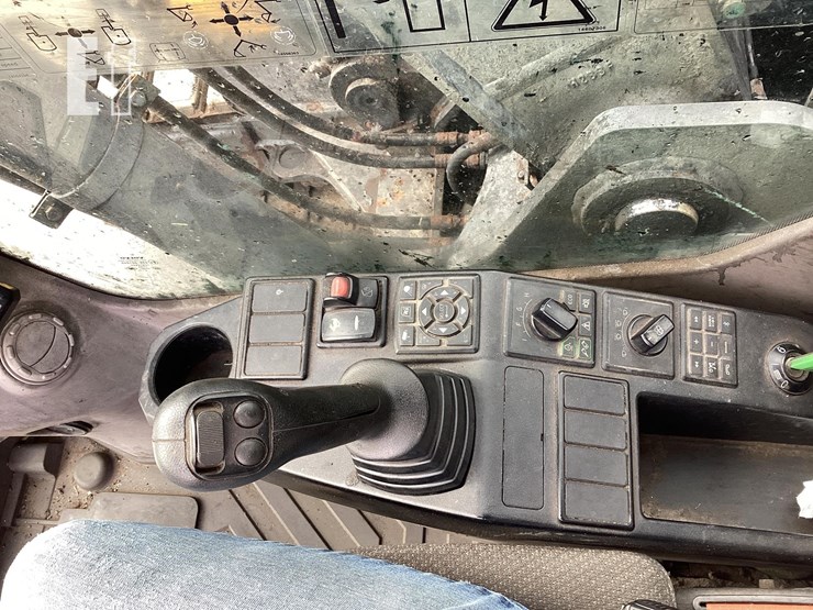 2020-volvo-ecr145el-image-15