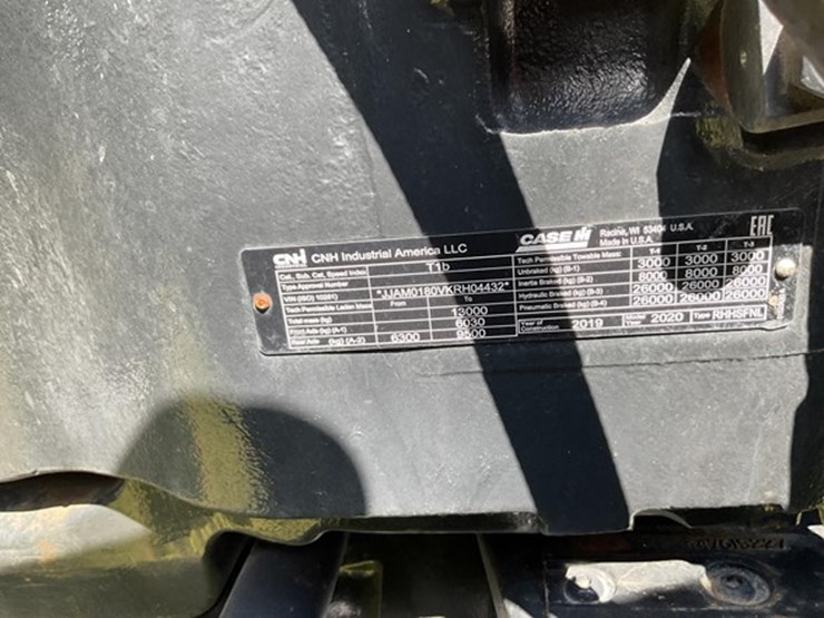 2020-case-ih-magnum-180-image-35