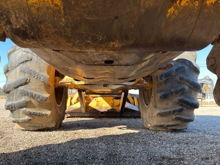 1985-john-deere-640c-image-32