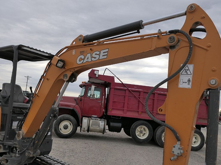 2019-case-cx37c-image-7