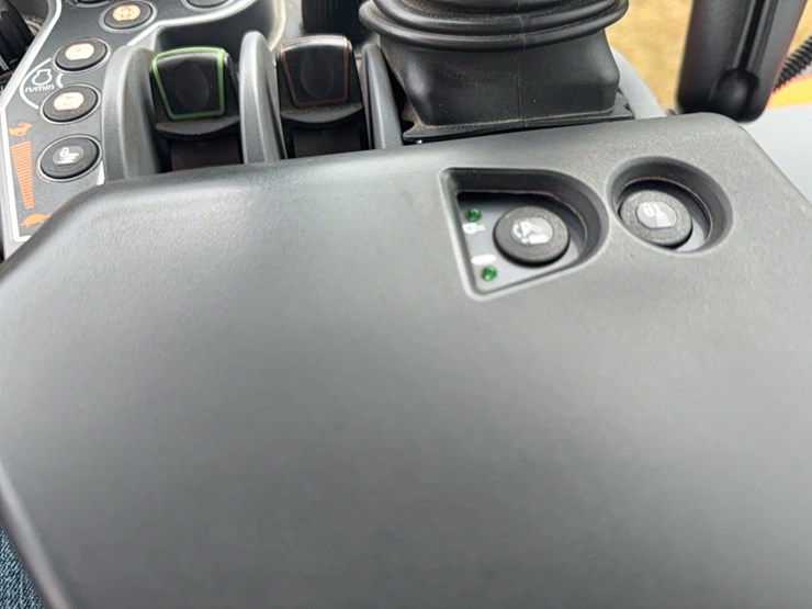 kubota-m7-172-premium-image-85