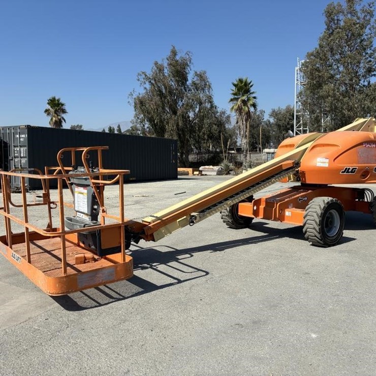 2012 JLG 400S