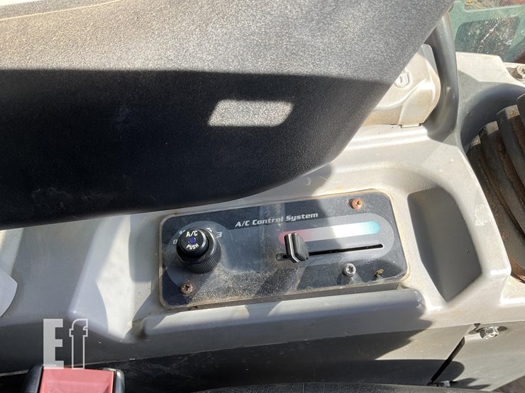 2015-kubota-svl90-2-image-15