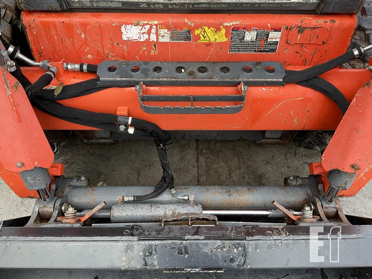 2017-kubota-ssv65-image-10