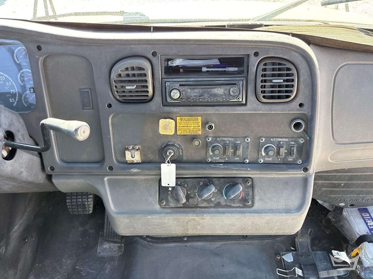 2008-freightliner-b2-image-15