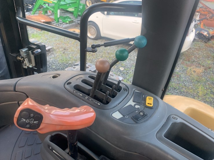 new-holland-tv140-image-20