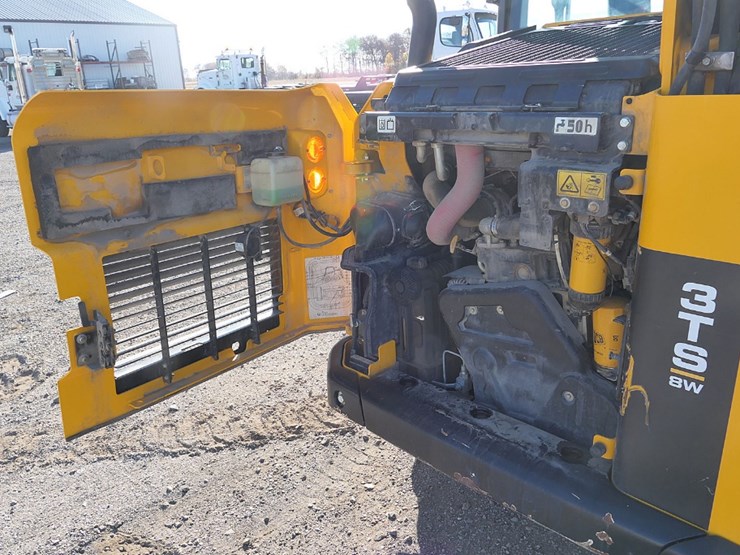 2017-jcb-3ts-8w-image-13