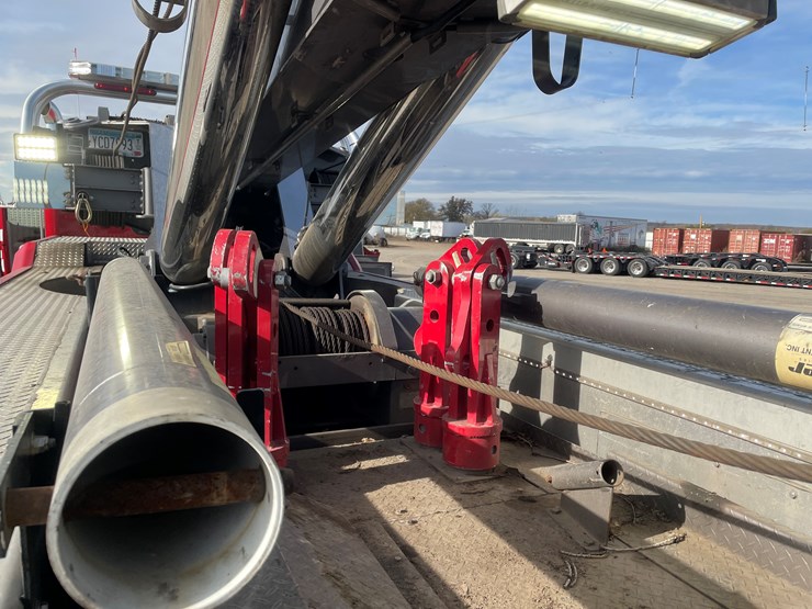 #3822-•-2019-peterbilt-heavy-rotator-truck-(has-mn-title-in-delay,-may-take-6-8-weeks)-image-8